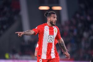 西媒：阿尔梅里亚前锋苏亚雷斯在家中遭遇盗窃未遂