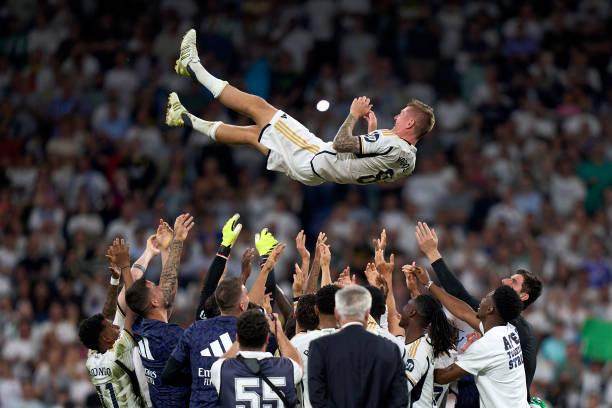 九游体育网站入口-【人物】伯纳乌告别“酷小伙”克罗斯，传奇永存人心